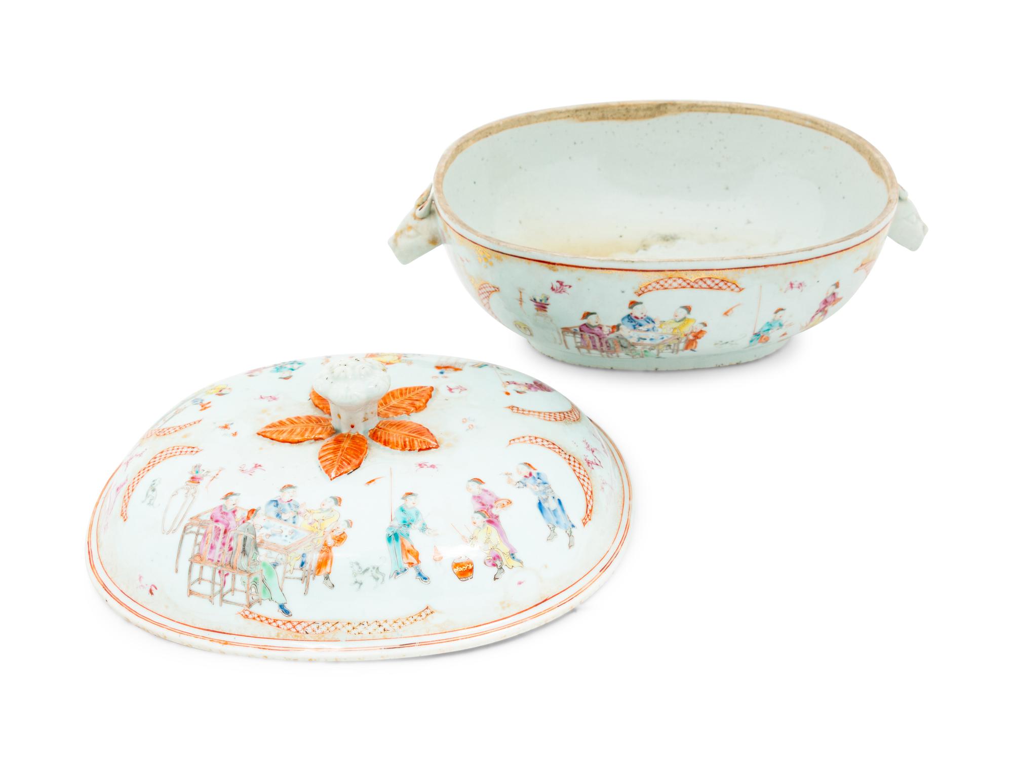 A Chinese Export Porcelain Tureen