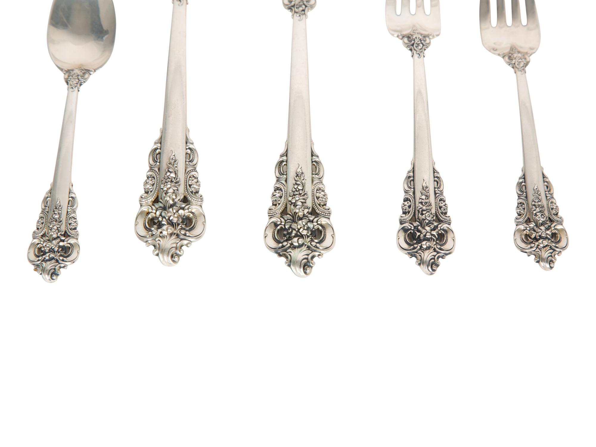 An American Silver Flatware Service Wallace Silversmiths, Wallingford, CT — 20TH CENTURY