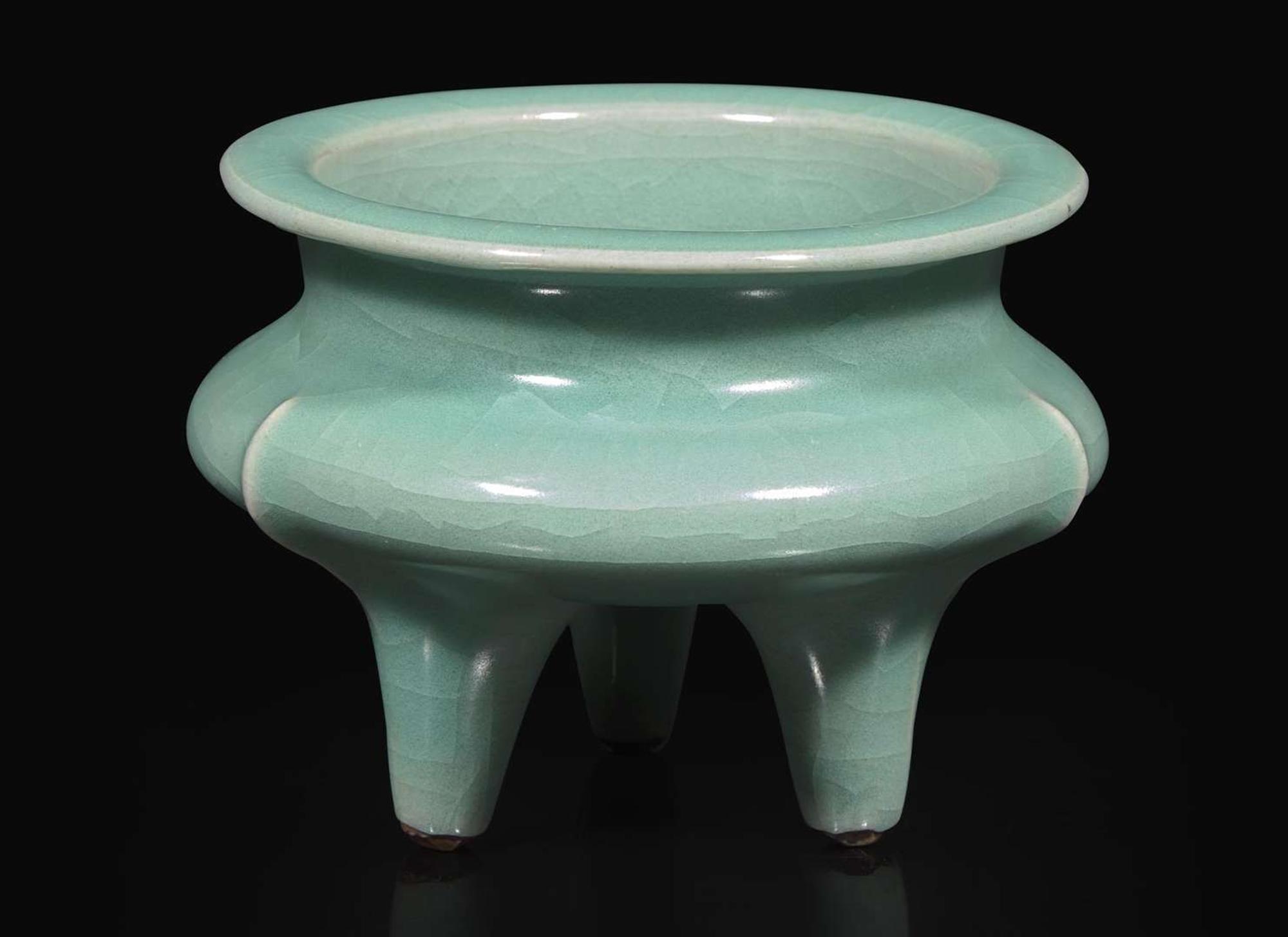 A celadon-glazed tripod censer 青瓷三足香爐