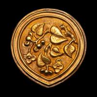 A Partial Set of Chinese Yellow Gold Belt Plaques, Ming Dynasty 明 四時花卉紋帶跨六件：三桃、兩排方、一小方（辅弼）