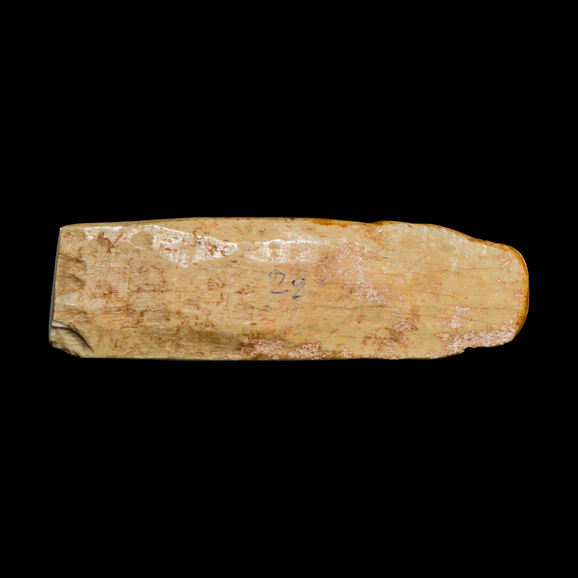 A Neo-Assyrian Bone Handle
