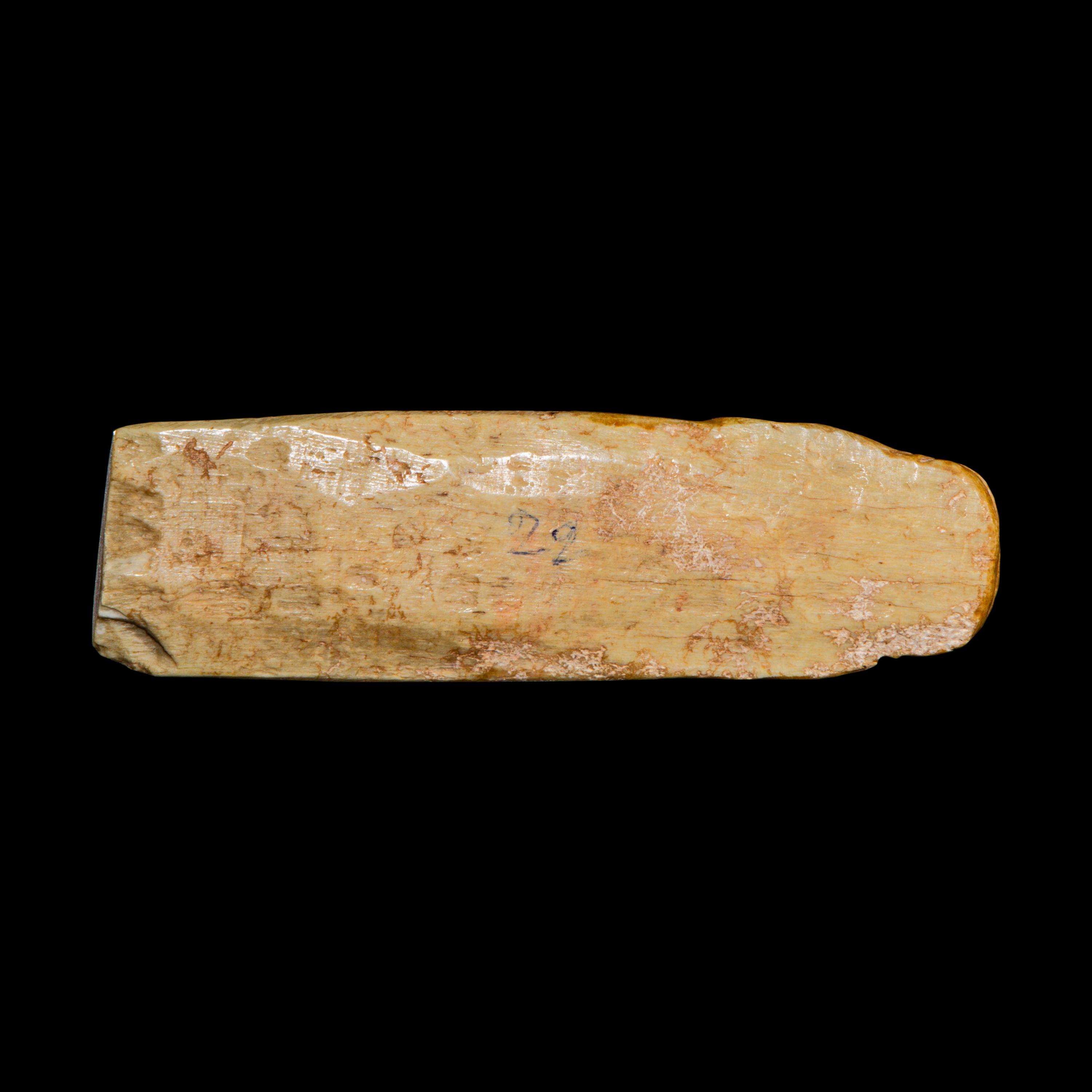 A Neo-Assyrian Bone Handle