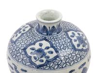A Chinese Blue and White Porcelain Vase with Dragon Decoration