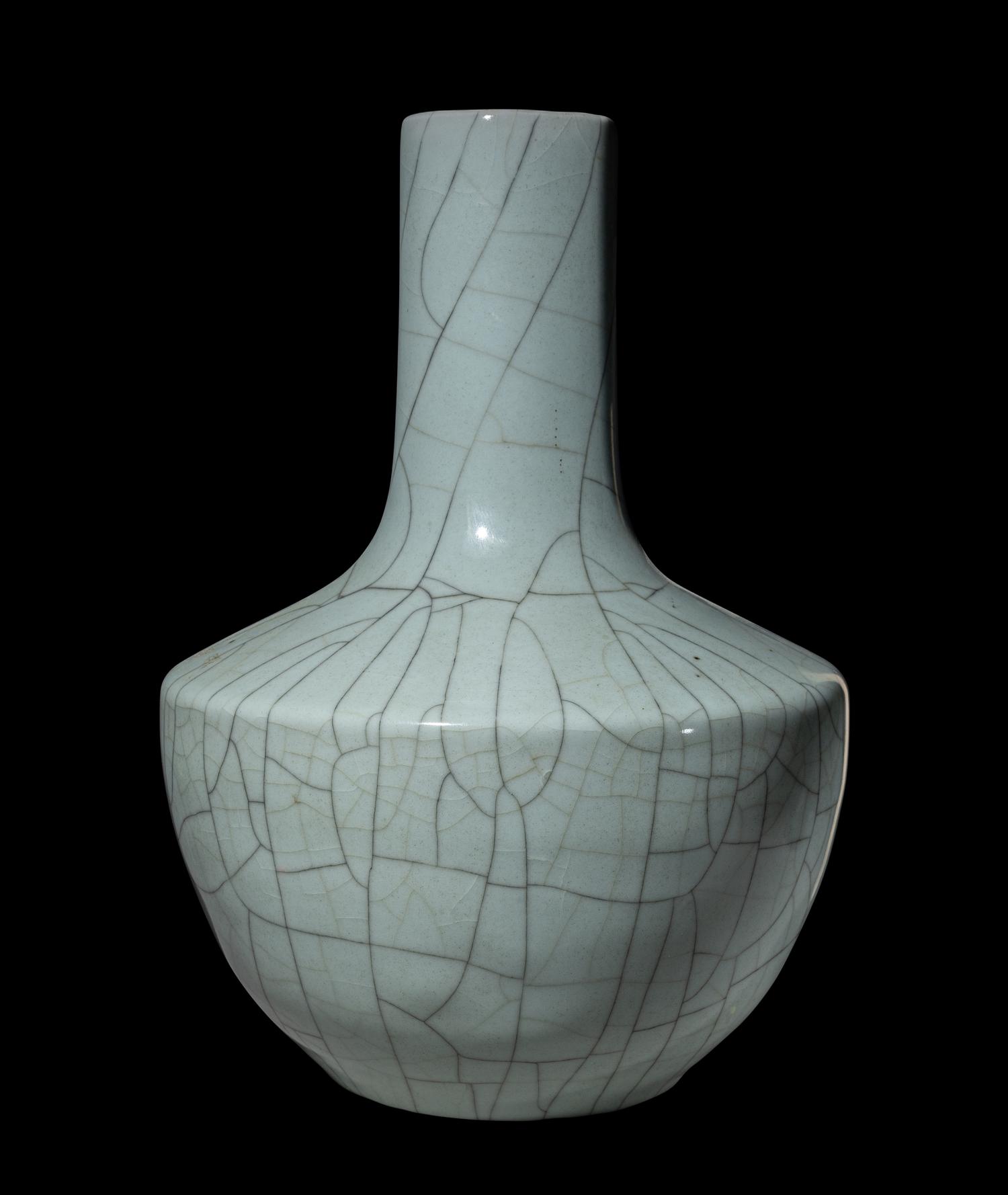 A Chinese Guan- Type Porcelain Vase
