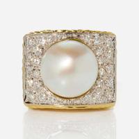 An 18K Yellow Gold, Pearl, and Diamond Ring