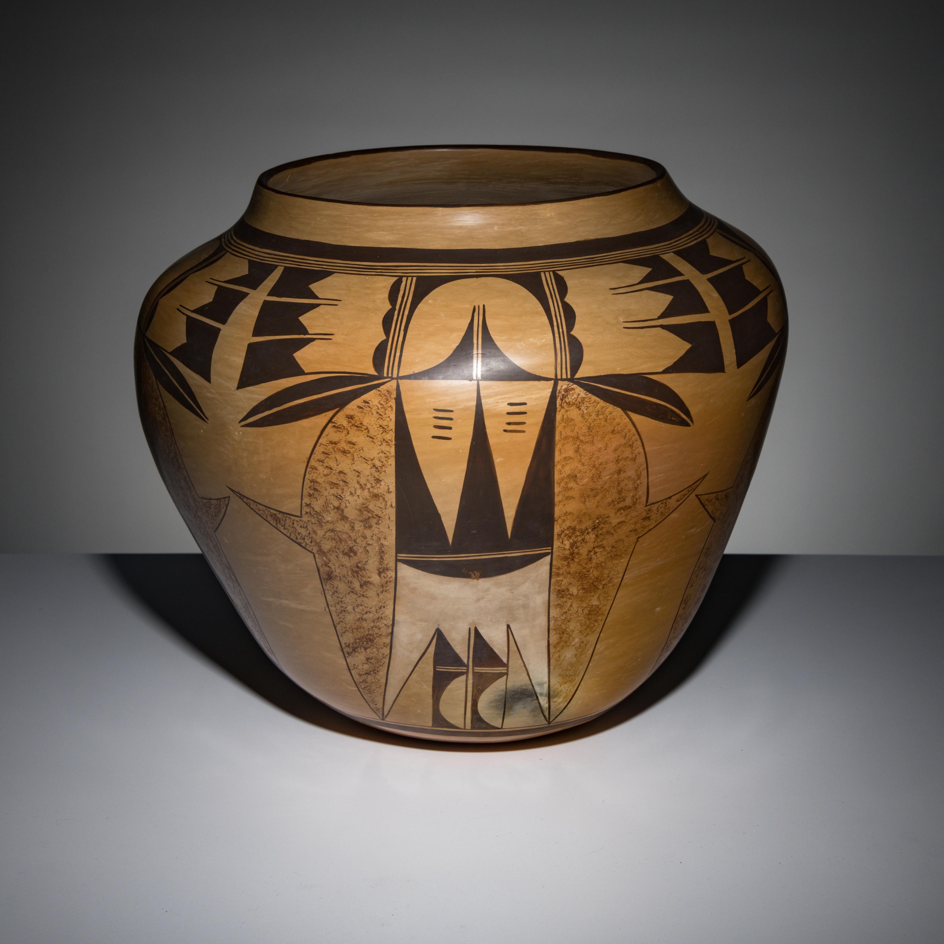 Rachel Sahmie Nampeyo (Hopi-Tewa, 1956-2022) — Monumental Polychrome Pottery Jar