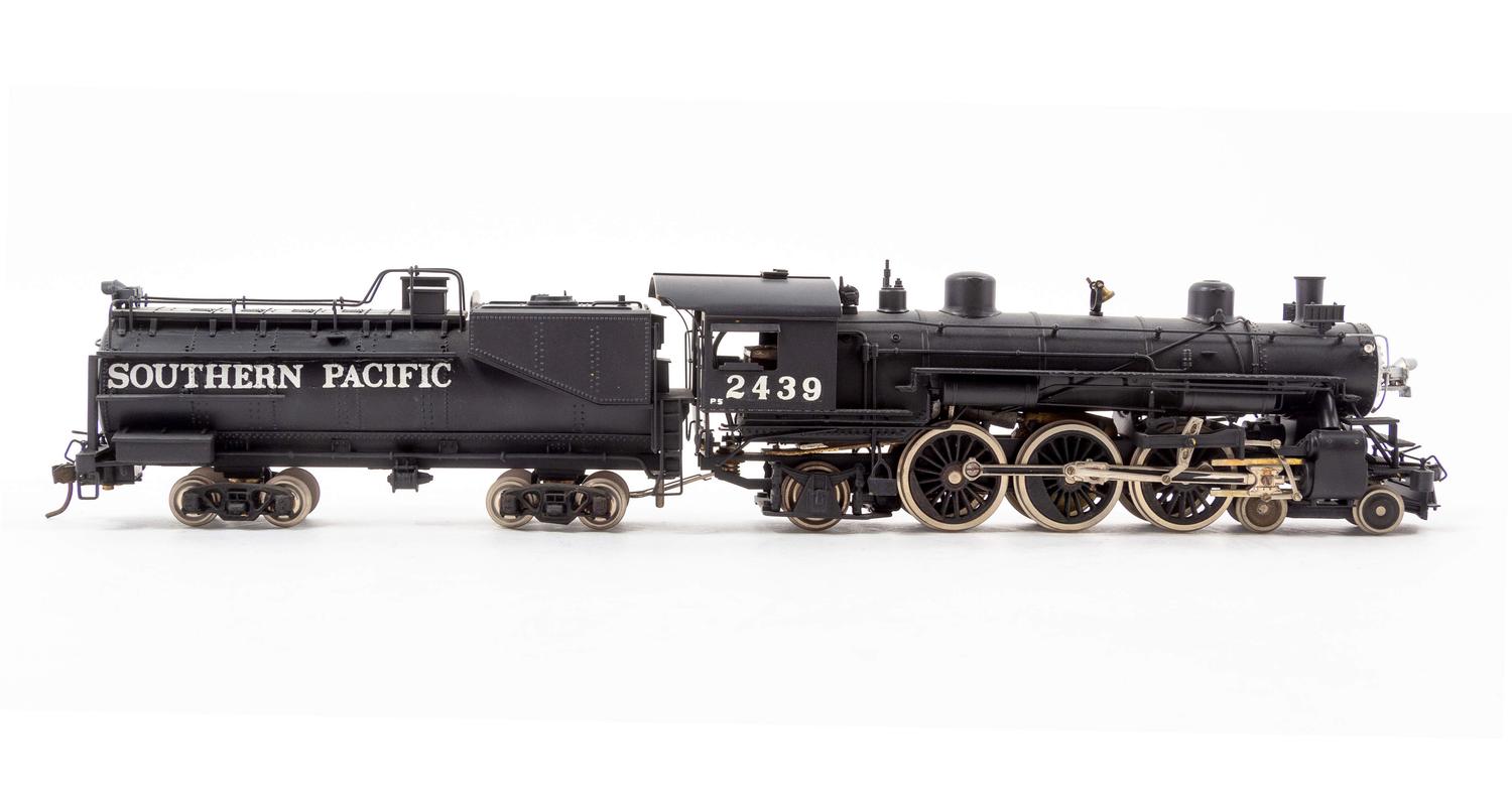 A Tenshodo Polychrome HO-Gauge Southern Pacific 4-6-2 Locomotive and Tender
