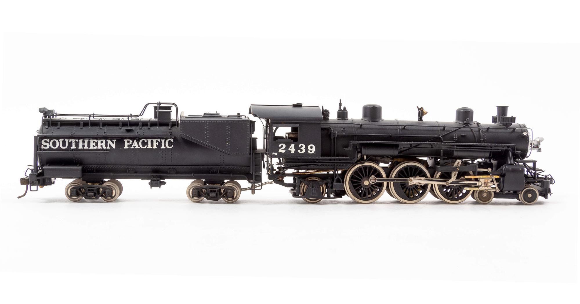 A Tenshodo Polychrome HO-Gauge Southern Pacific 4-6-2 Locomotive and Tender