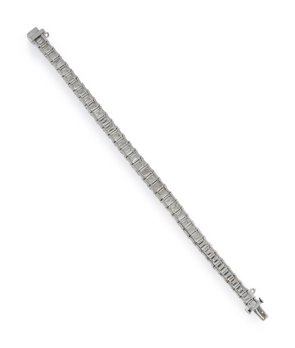 EMERALD CUT DIAMOND LINE BRACELET 