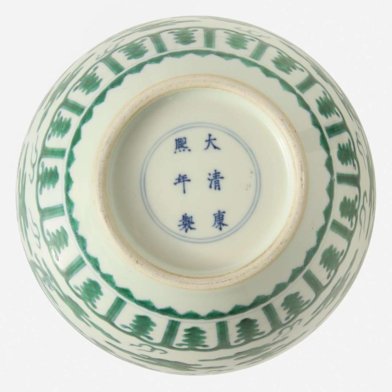 A Chinese green-enameled "Dragon" jar 龍紋加彩罐 Kangxi mark ???