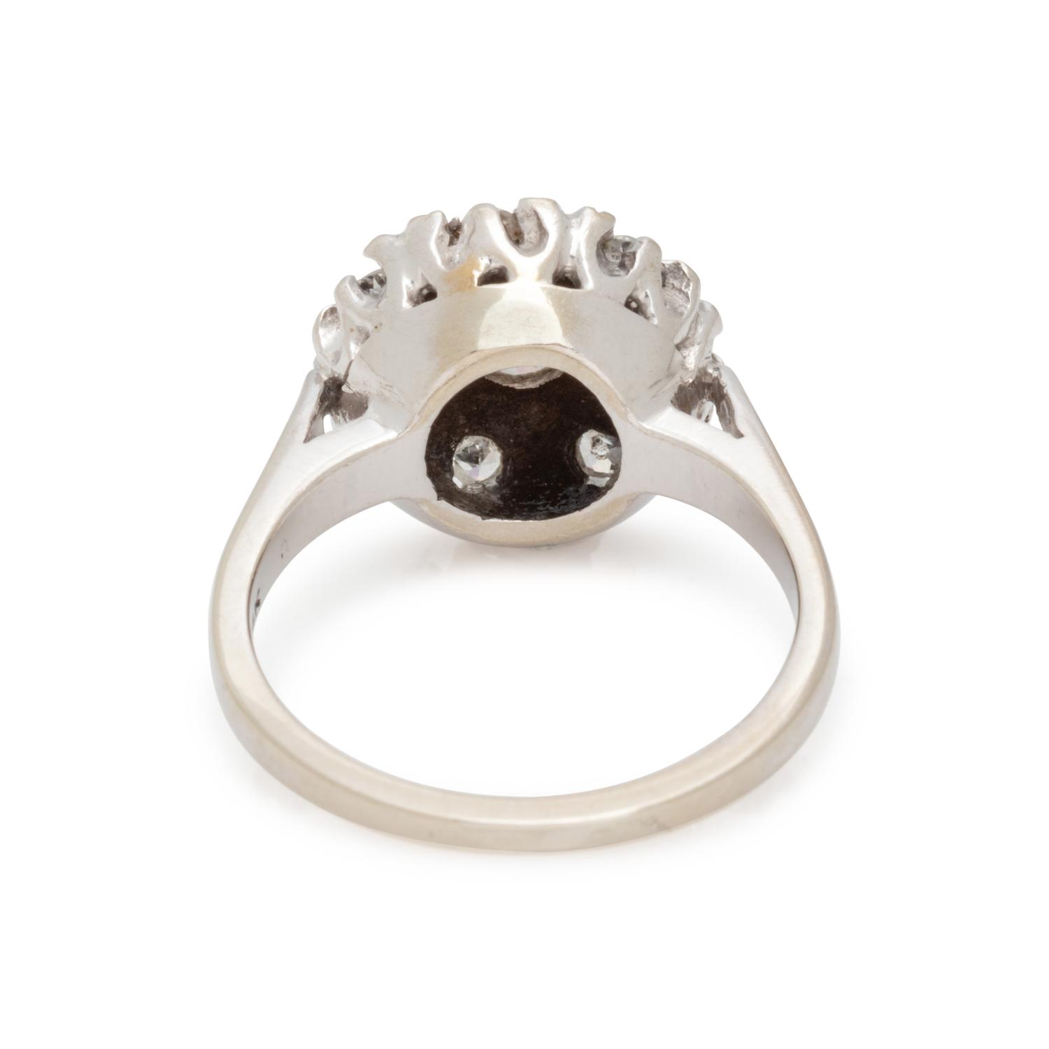 WHITE GOLD AND DIAMOND RING