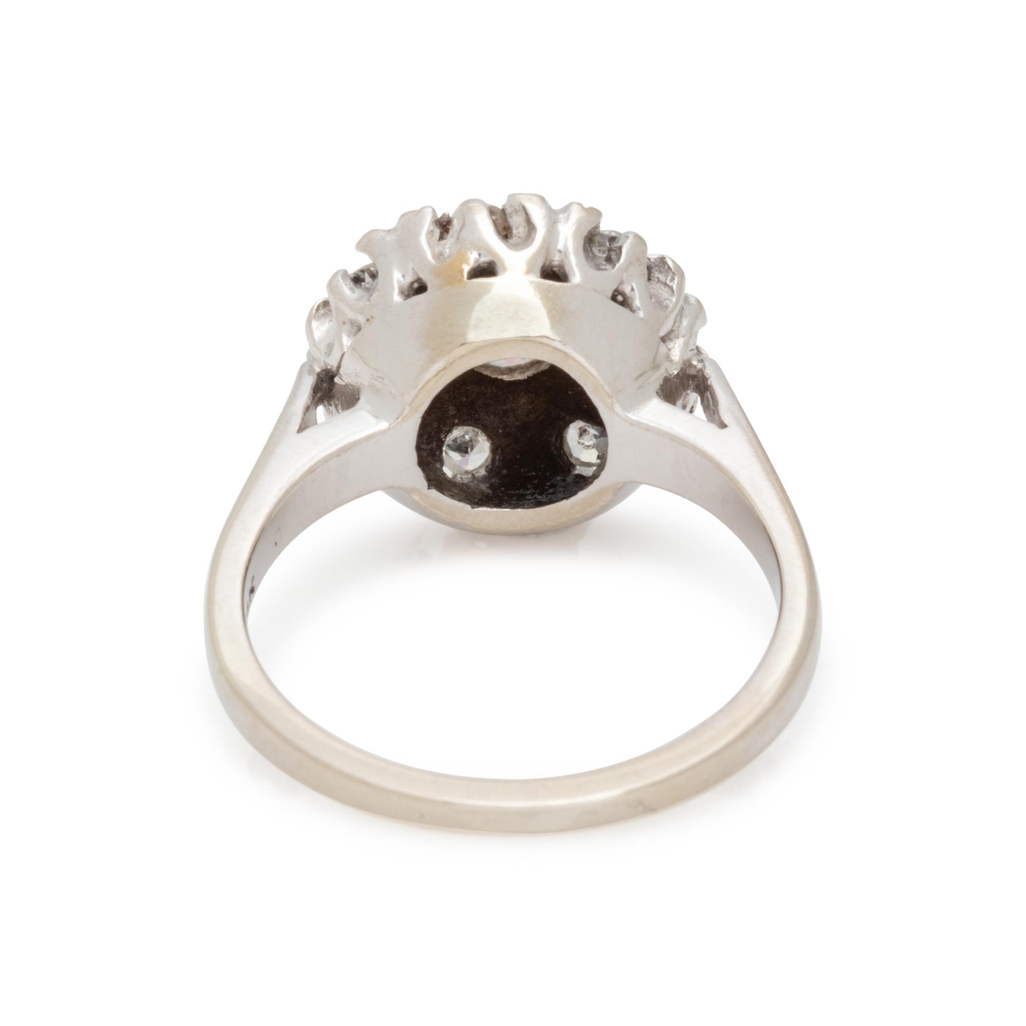 WHITE GOLD AND DIAMOND RING