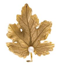 A 14 Karat Yellow Gold and Cultured Pearl Maple Leaf Motif Demi Parure, 15.40 dwts.