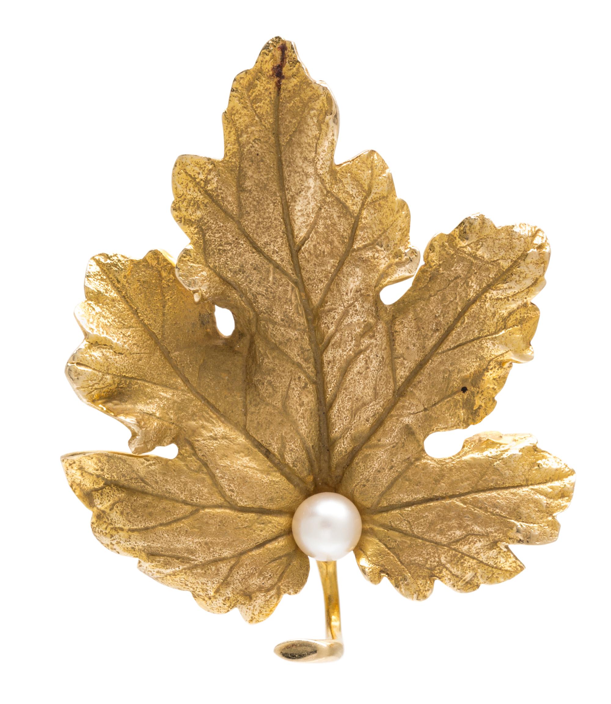 A 14 Karat Yellow Gold and Cultured Pearl Maple Leaf Motif Demi Parure, 15.40 dwts.