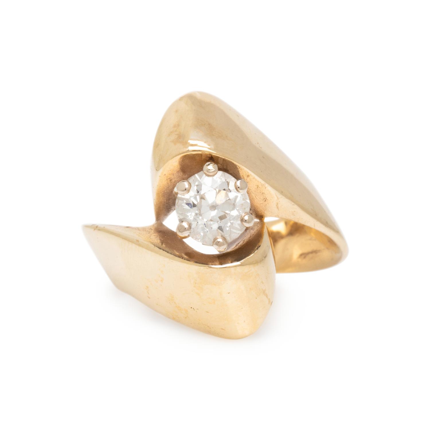 DIAMOND AND YELLOW GOLD RING
