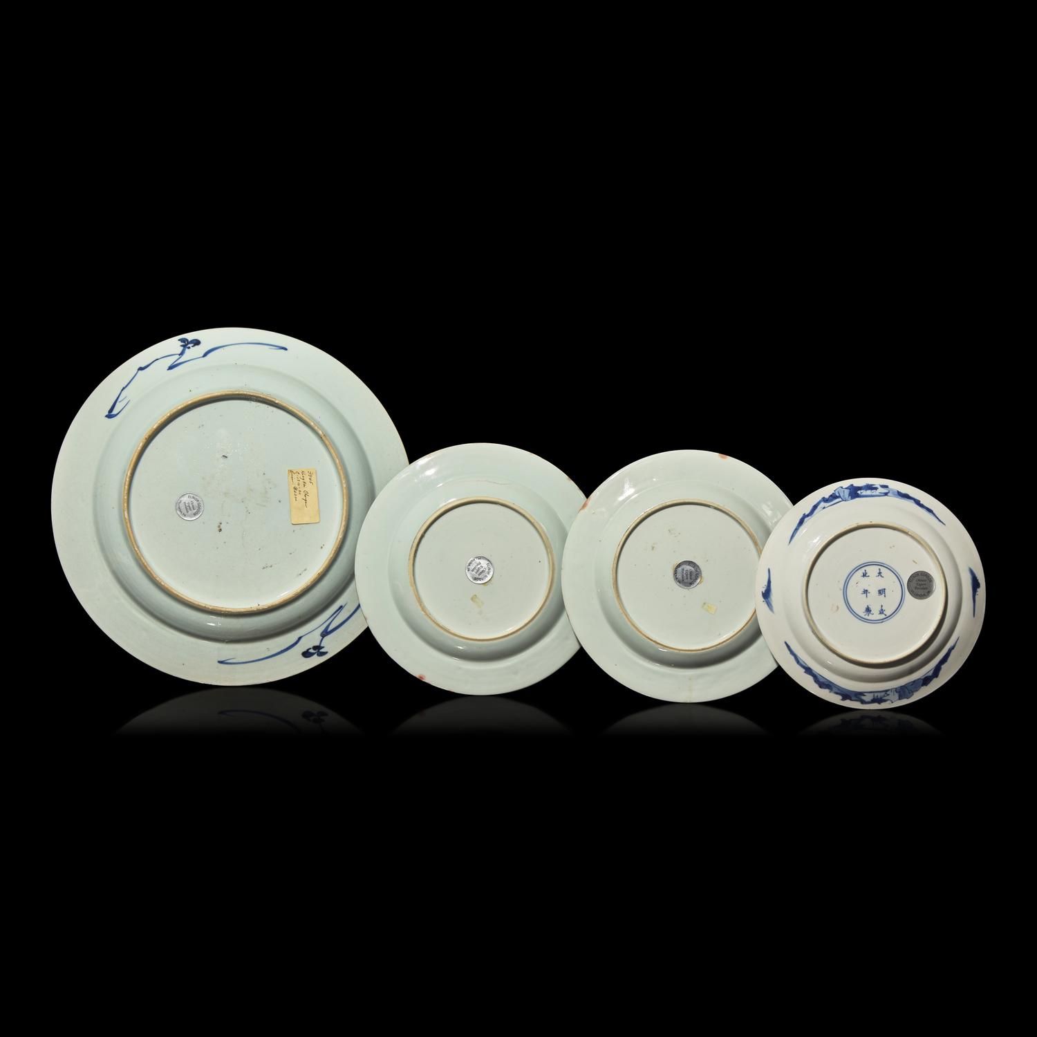 Four Assorted Chinese Blue and White Dishes, Kangxi to Mid-18th Century 清中期 青花賞盤四件