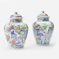 An associated pair of Chinese wucai-decorated porcelain jars and covers 五彩盖罐 或为一对 17th century ????