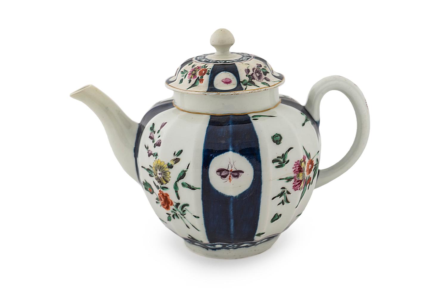 A Worcester Porcelain Teapot — 18TH CENTURY