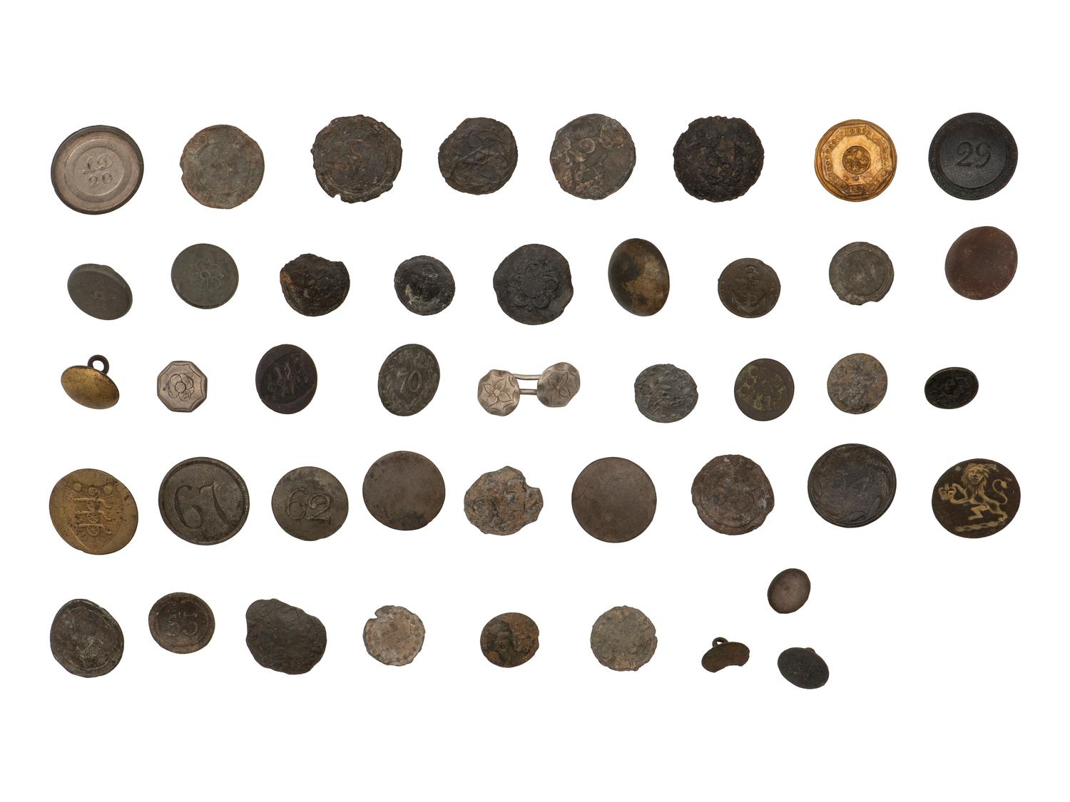 [MILITARIA]. 40+ British buttons from the Estate of Carroll J. Delery III. Revolutionary War-1800s.