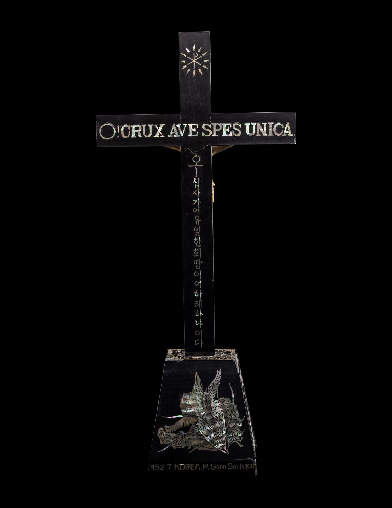 A Korean Mother-of-Pearl Inlaid Lacquered Crucifix