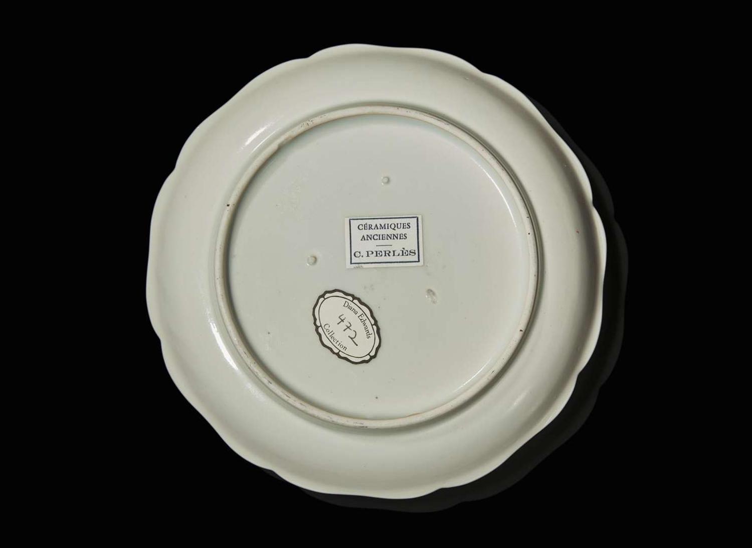 A Japanese Kakiemon palette lobed dish, circa 1700 日本柿右衛門式小碟 約1700年
