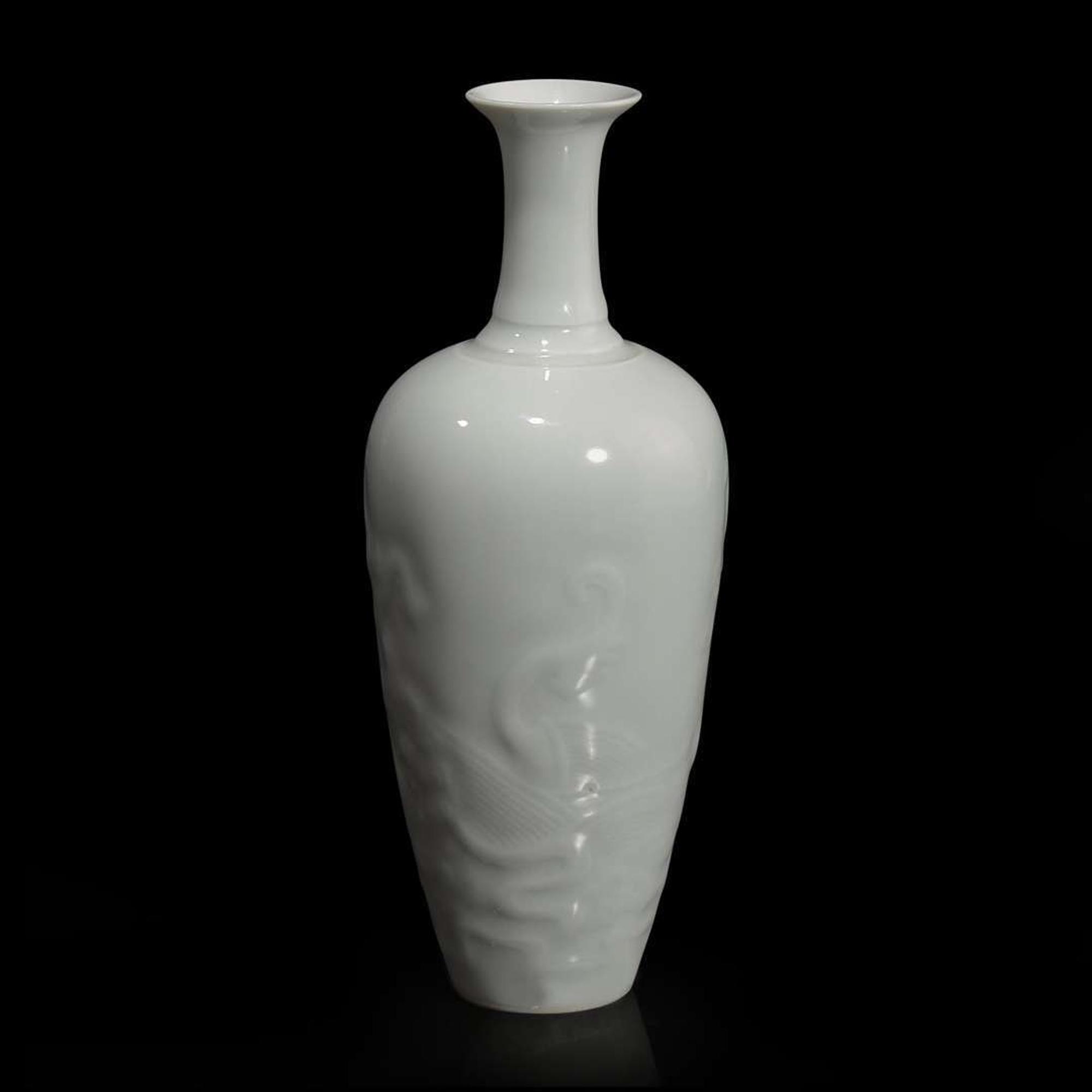 A Chinese amphora-shaped "Dragon" vase 龙纹双耳瓶 Kangxi mark, but later ??? ????