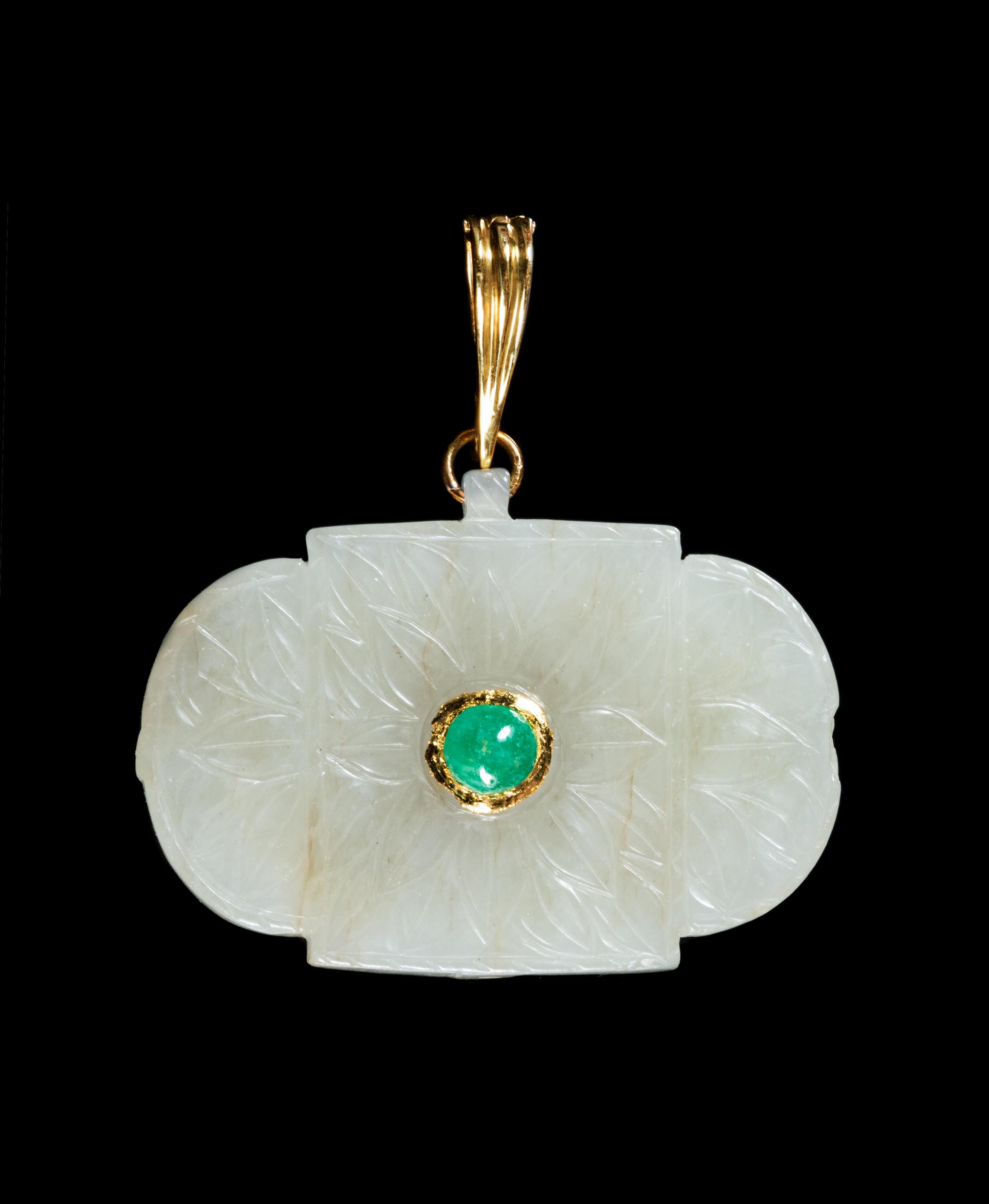 A Chinese Yellow Gold Mounted Jade Pendant