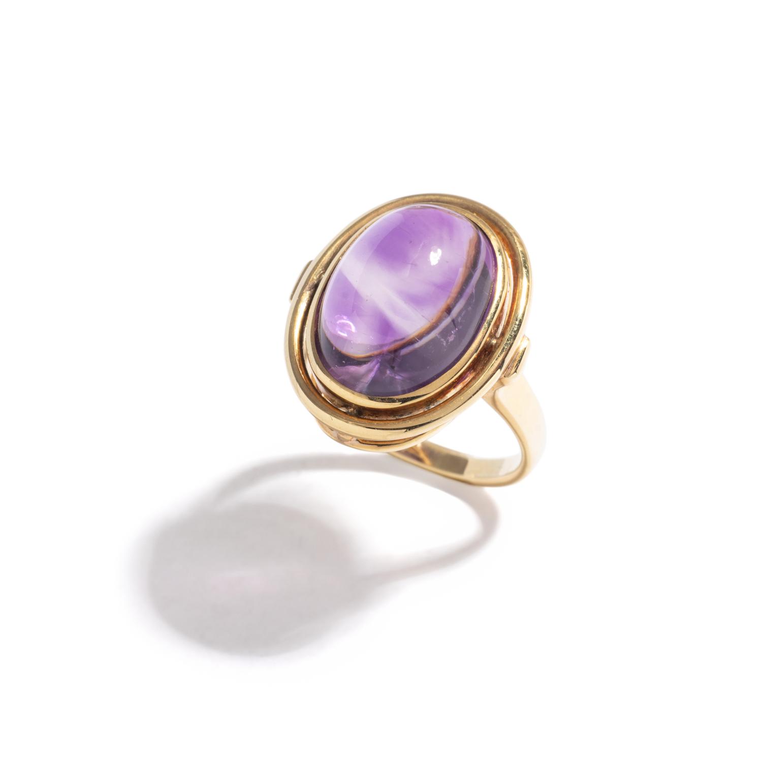 YELLOW GOLD AND AMETHYST RING