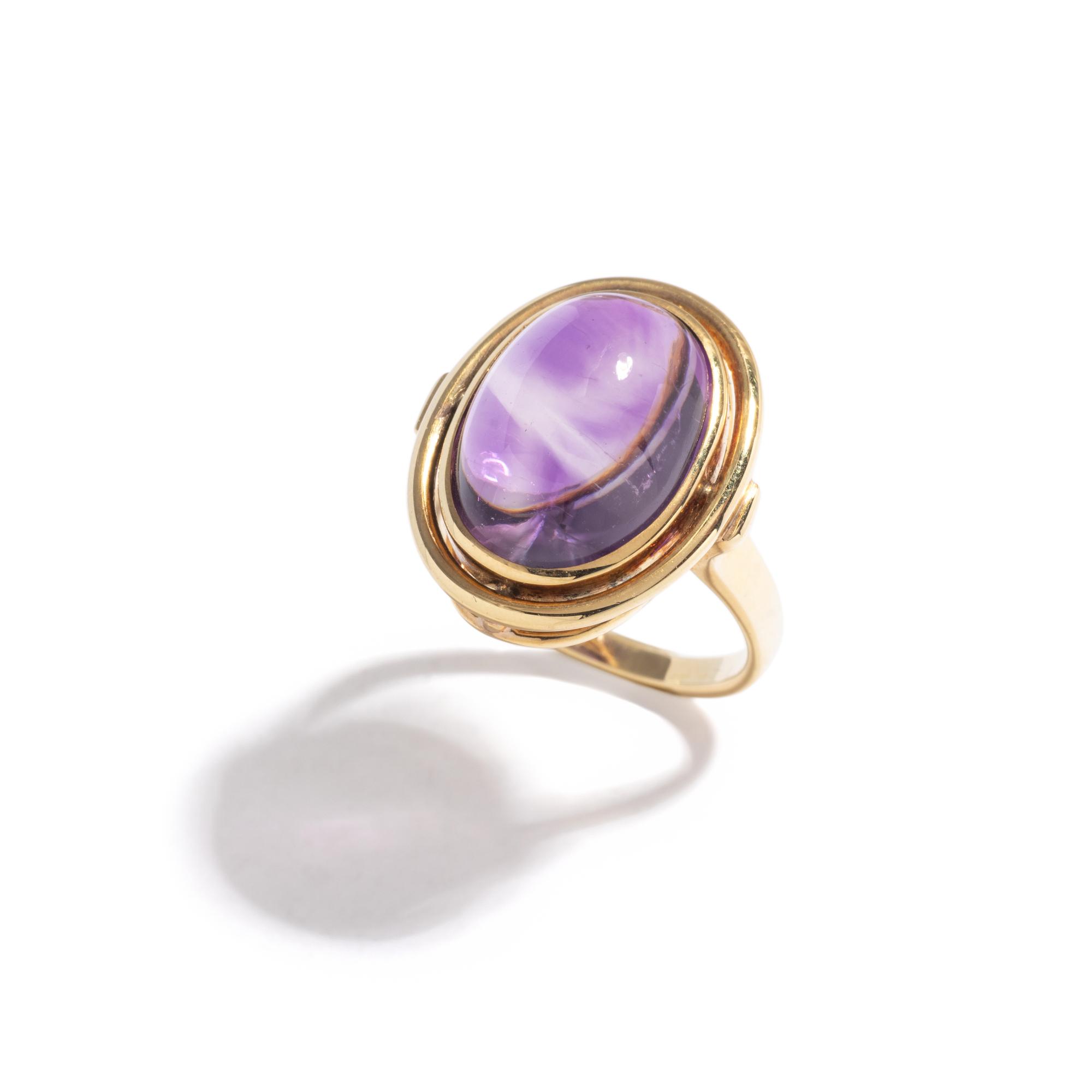 YELLOW GOLD AND AMETHYST RING