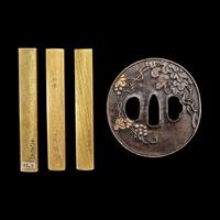 Three Japanese signed kozuka handles and a "Squirrel, Grapes and Pine" tsuba 日本带签名小柄三件和”松鼠，葡萄和松树“刀镡一件 19th-20th century???????