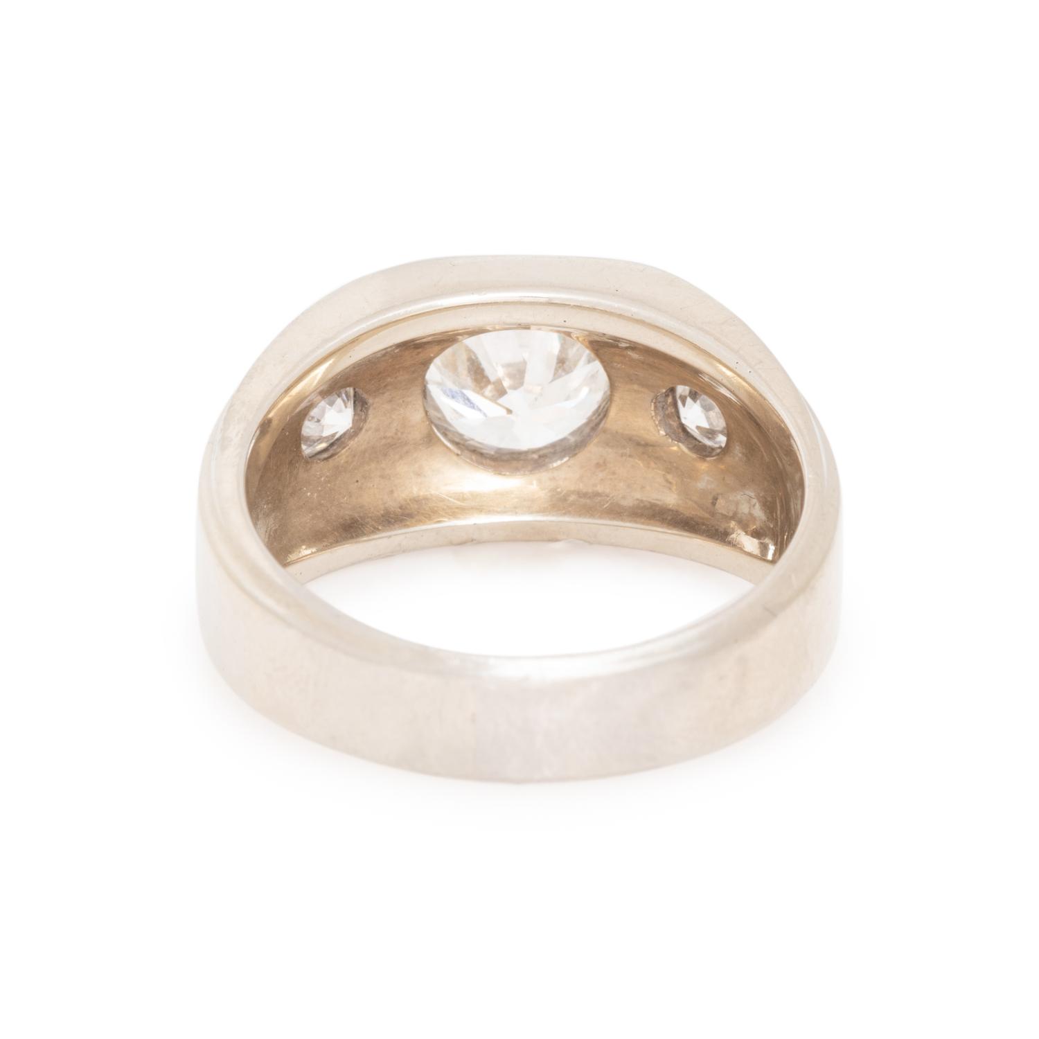 WHITE GOLD AND DIAMOND RING