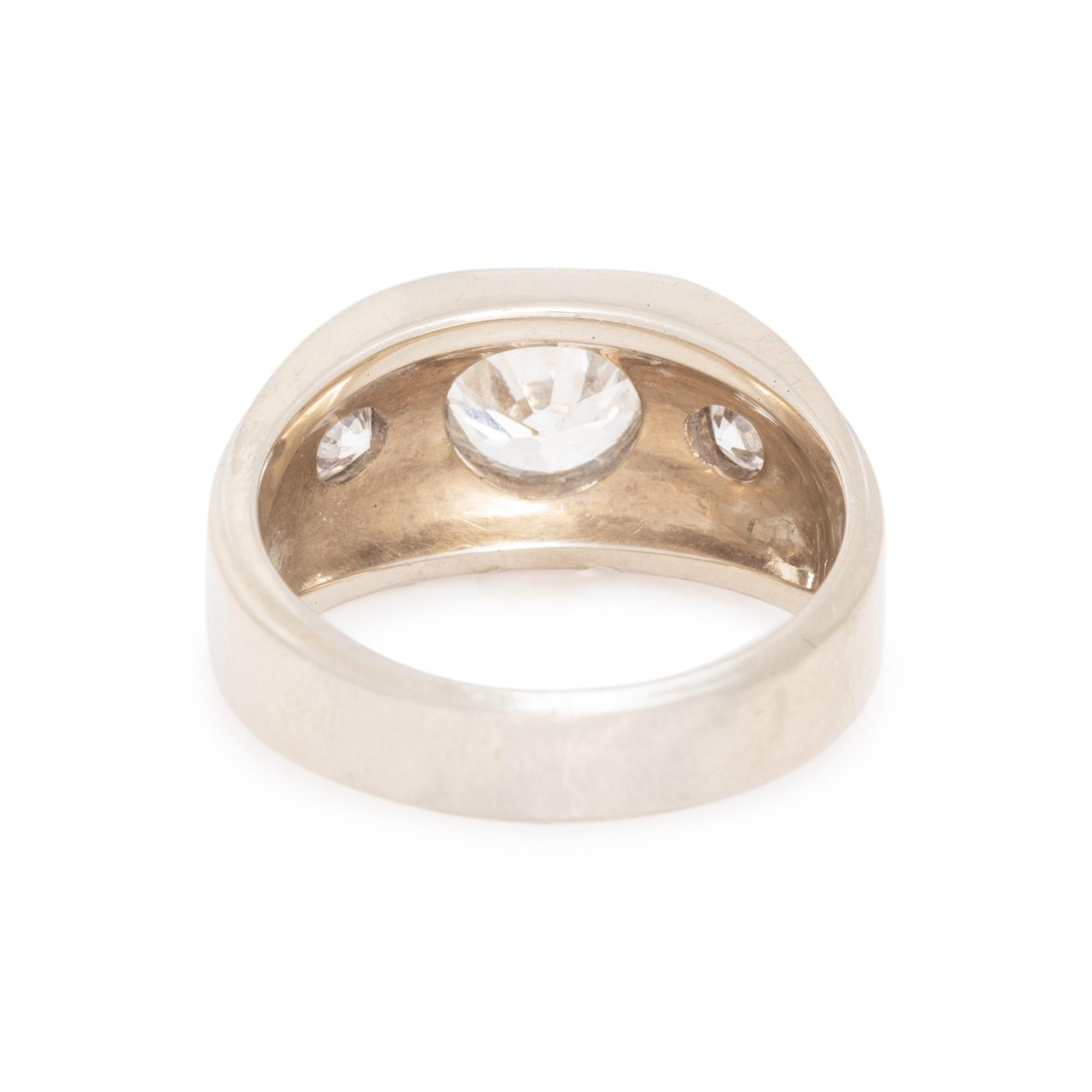 WHITE GOLD AND DIAMOND RING