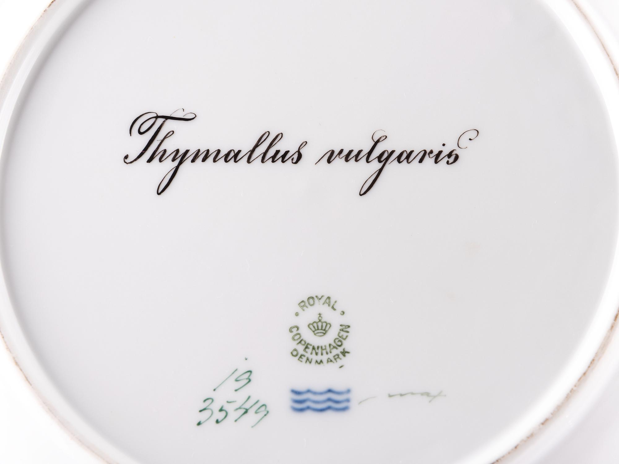 A Set of Twelve Royal Copenhagen Parcel Gilt Porcelain Fish Plates