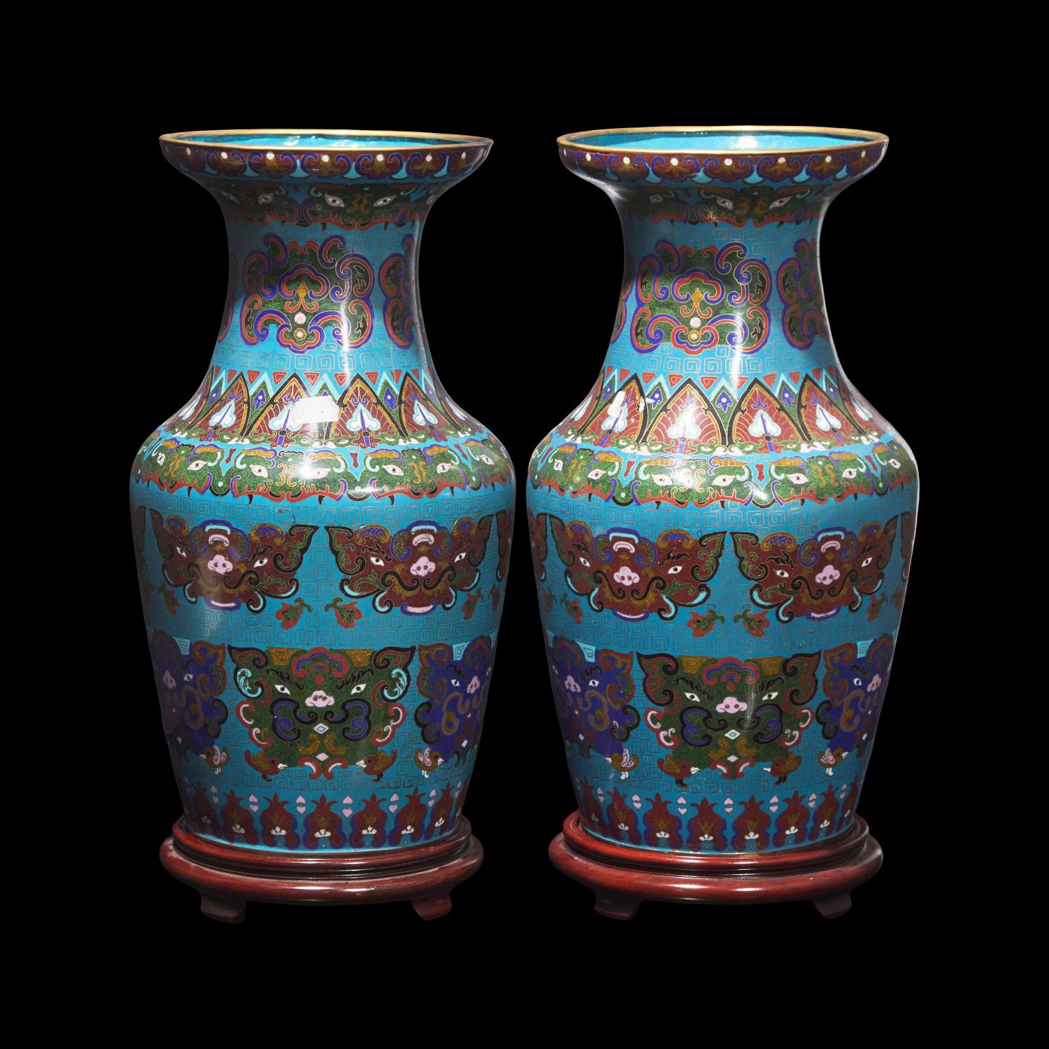 A Pair of Chinese Cloisonne Vases, 20th Century 近代 掐絲琺琅仿古瓶一對
