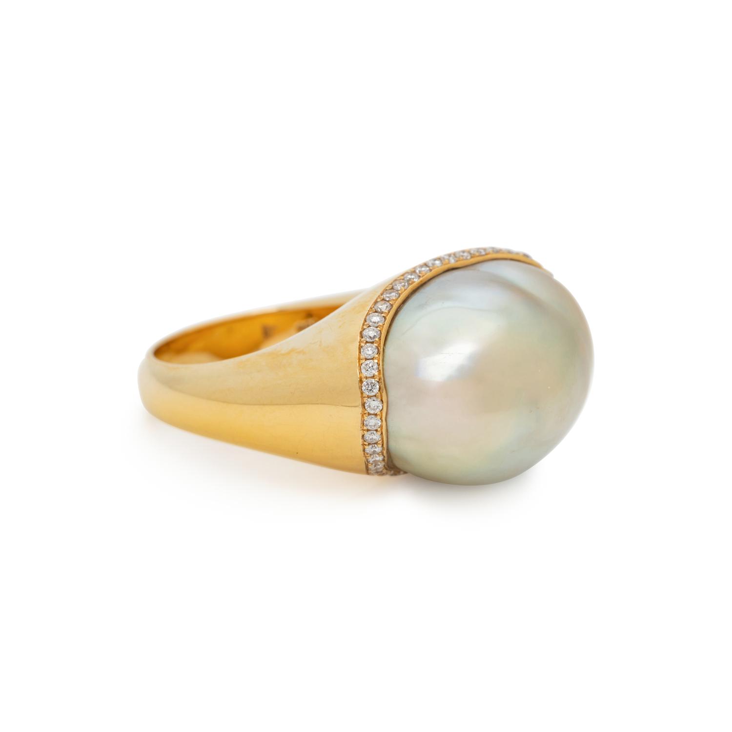YELLOW GOLD, GOLDEN BAROQUE CULTURED PEARL AND DIAMOND RING