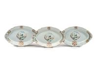 Twelve Chinese Export Pole Family Armorial Porcelain Articles