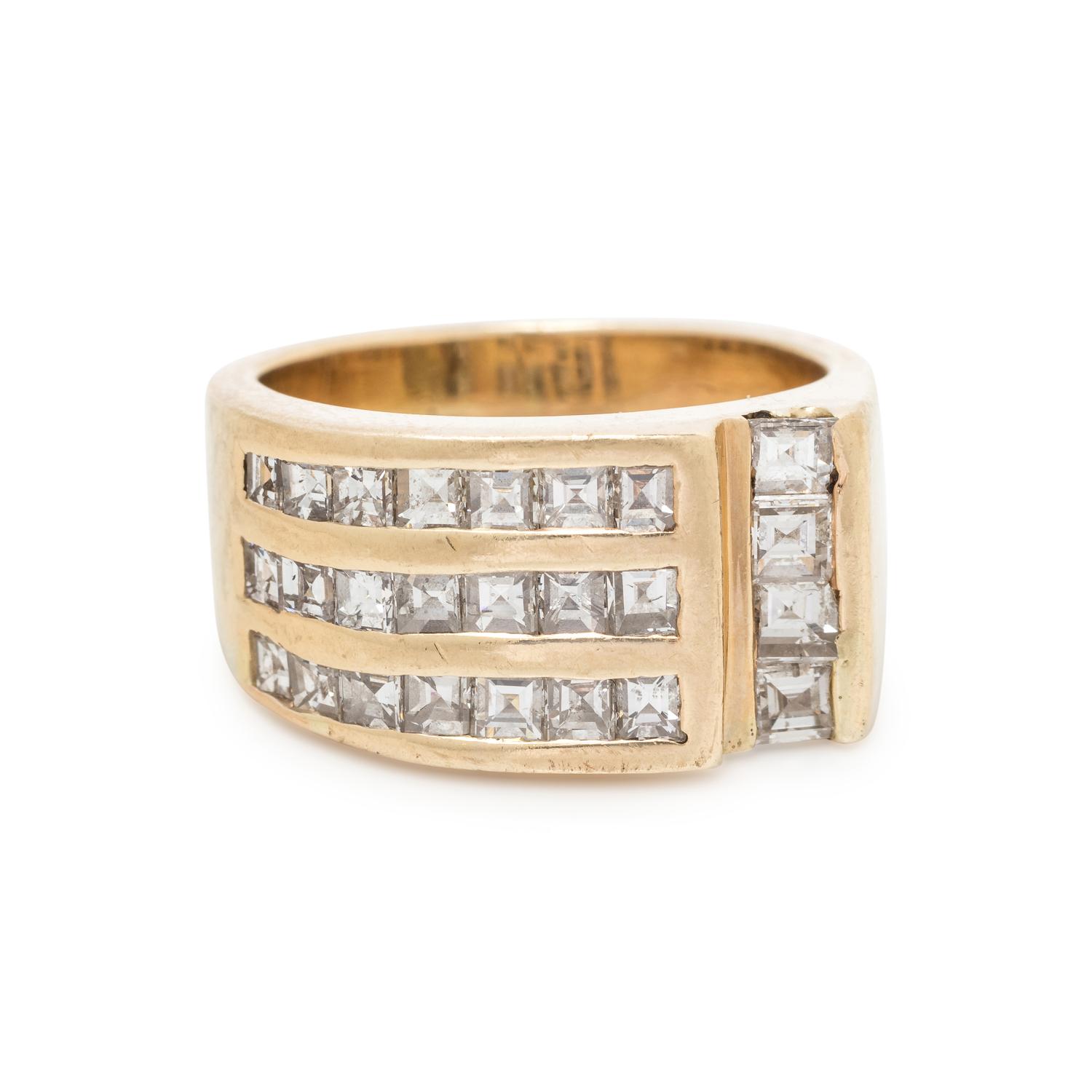 YELLOW GOLD AND DIAMOND RING