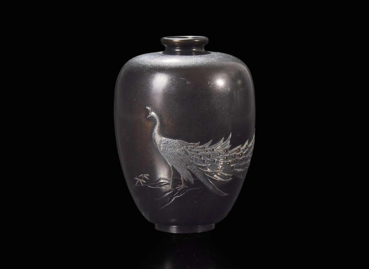 A Japanese patinated bronze and mixed-metal "Peacock" vase, late Meiji to Taisho period 日本銅嵌合金“孔雀”瓶 明治晚至大正