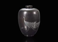 A Japanese patinated bronze and mixed-metal "Peacock" vase, late Meiji to Taisho period 日本銅嵌合金“孔雀”瓶 明治晚至大正