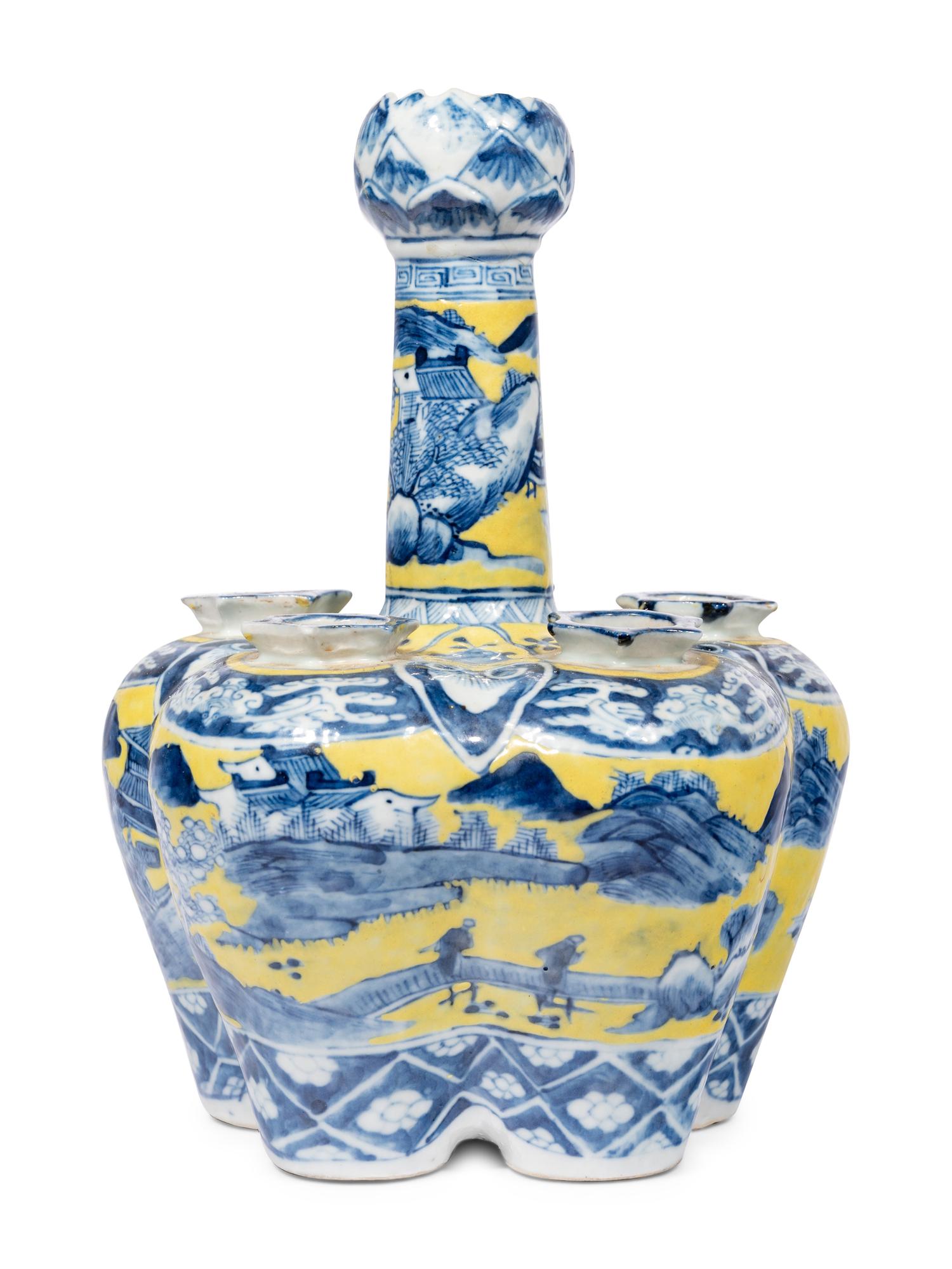 A Chinese Export Yellow Ground Blue and White Porcelain Tulip Vase