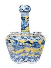 A Chinese Export Yellow Ground Blue and White Porcelain Tulip Vase