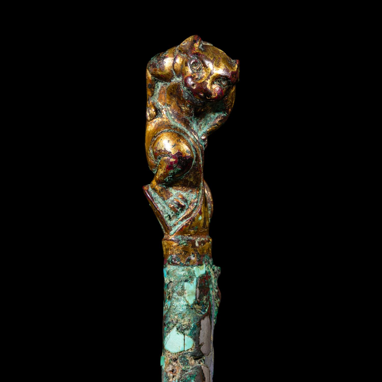 A Chinese Gilt, Silvered and Turquoise Inlaid Bronze Belt Hook, Warring States Period 戰國 銅 鎏金錯銀嵌松石雙獸首帶鉤