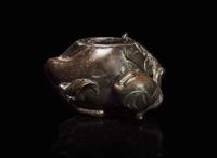 A Chinese patinated bronze peach-form coupe, Qing dynasty, 18th/19th century 銅加漆桃形水丞 清 十八至十九世紀