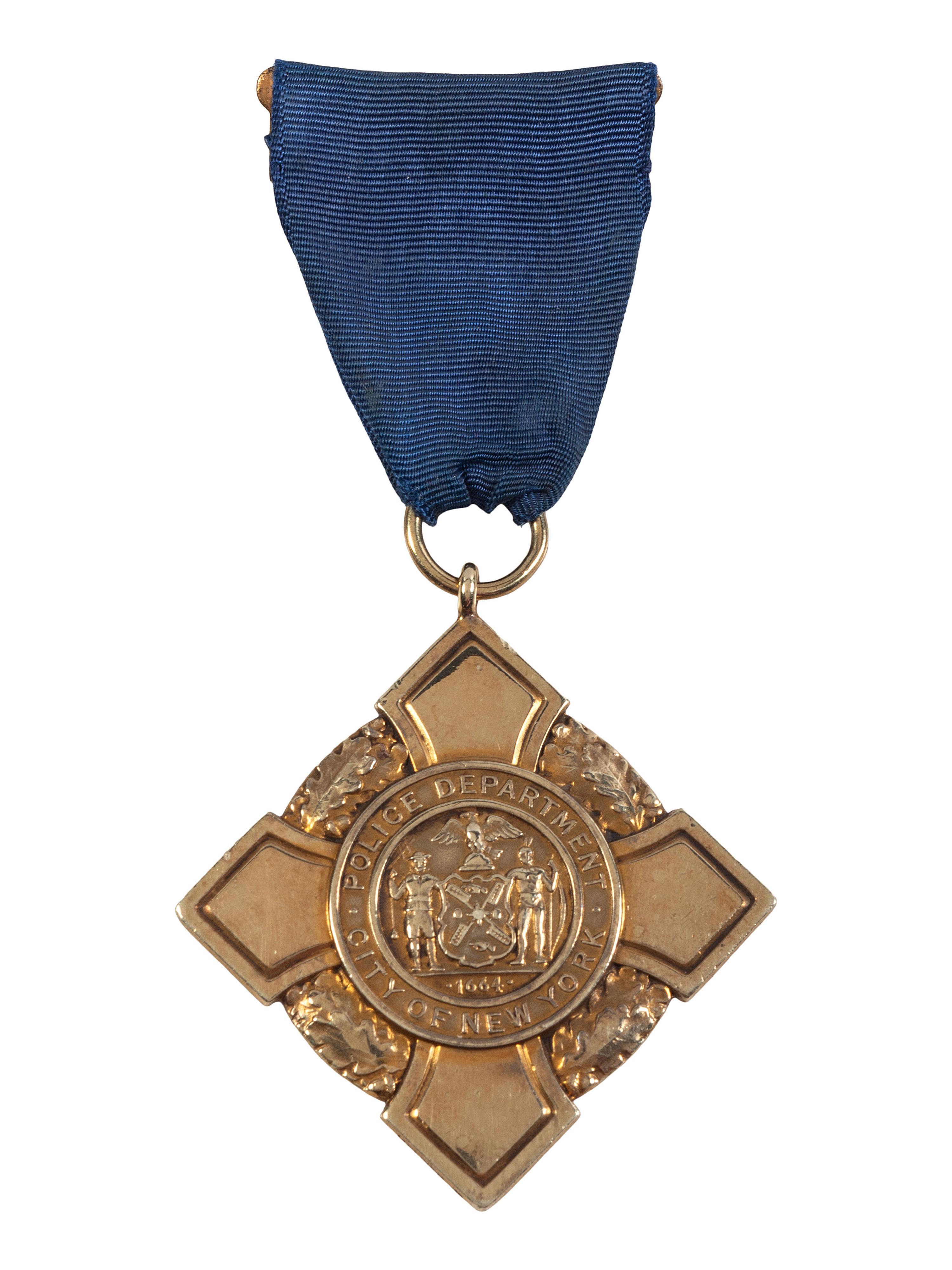 [OCCUPATIONAL]. National Surety Medal for Valor presented to African American police officer Leslie H. Carroll. New York: Tiffany & Co., 1943.