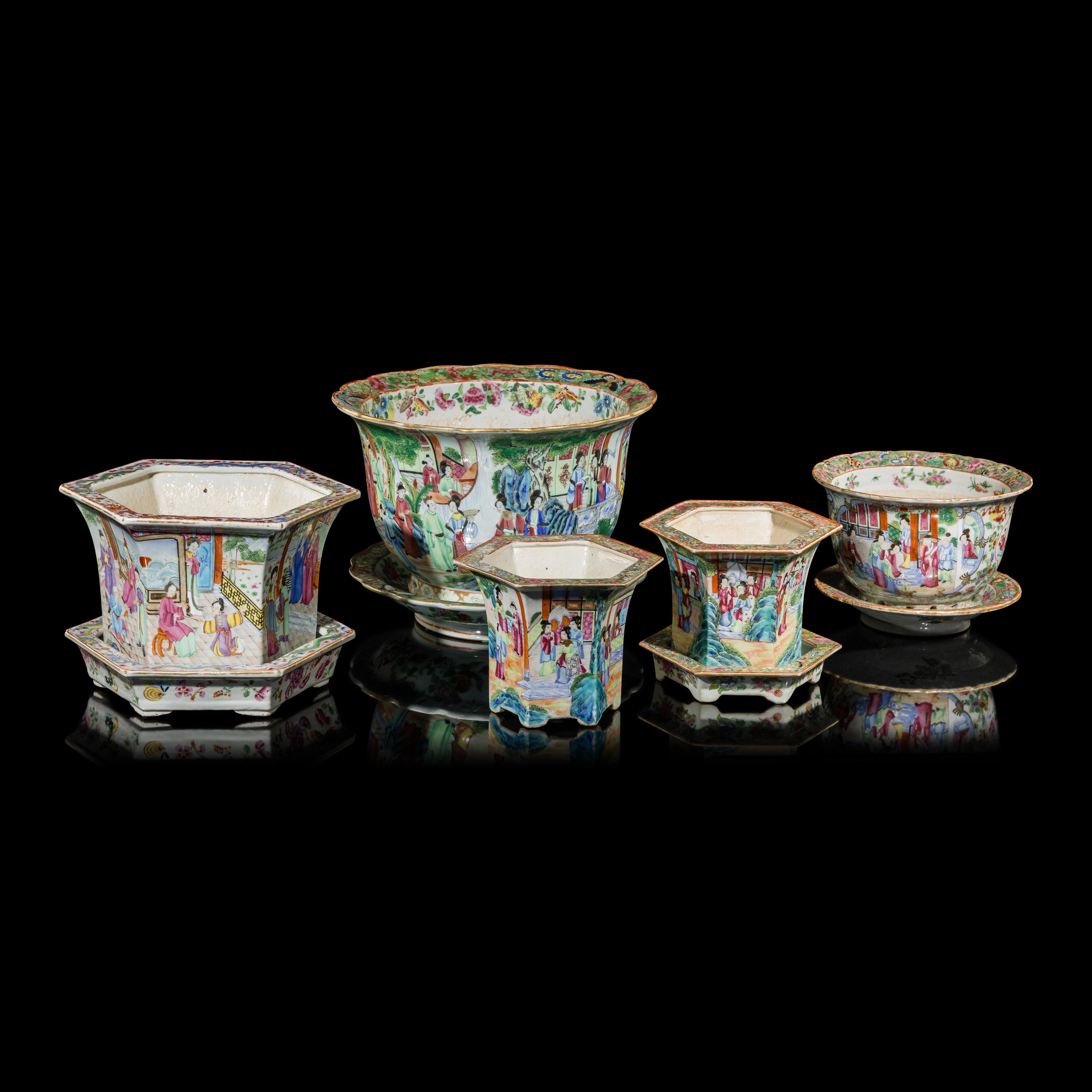 Five Chinese Export 'Rose Medallion' Jardinieres and Undertrays, 19th Century — 清晚期 廣彩人物故事圖帶托泥花盆一組五件