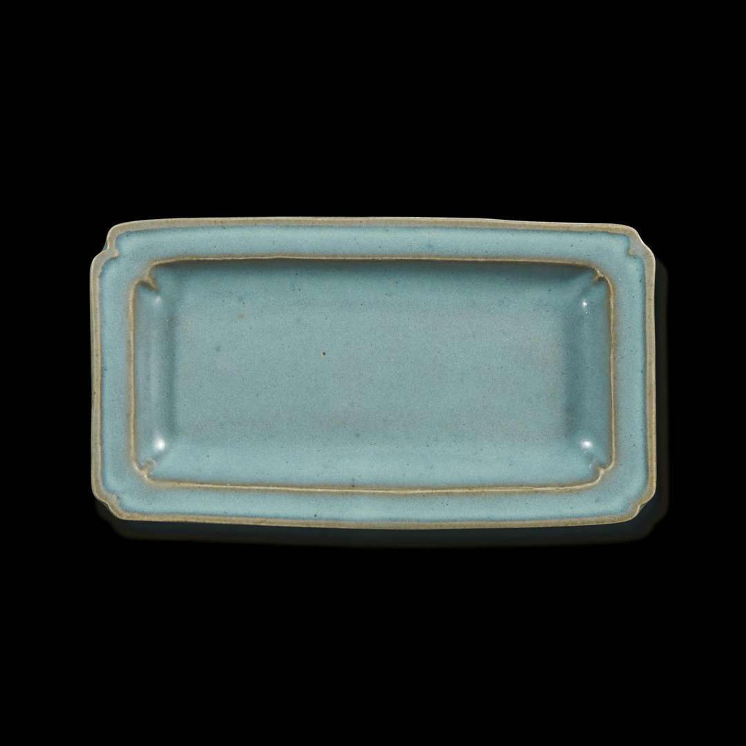 A Chinese Junyao rectangular dish 钧窑方盘 Jin dynasty or later ????