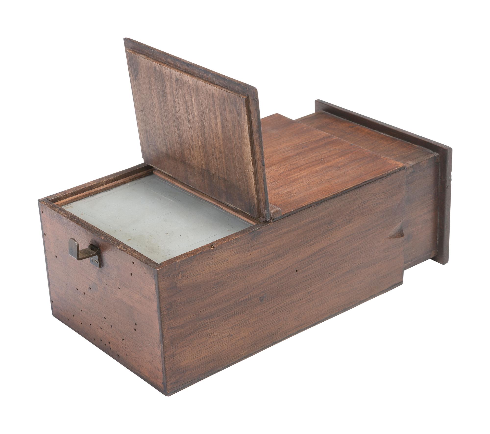 [CAMERAS]. Wood camera obscura. Ca 1830s-1840s.