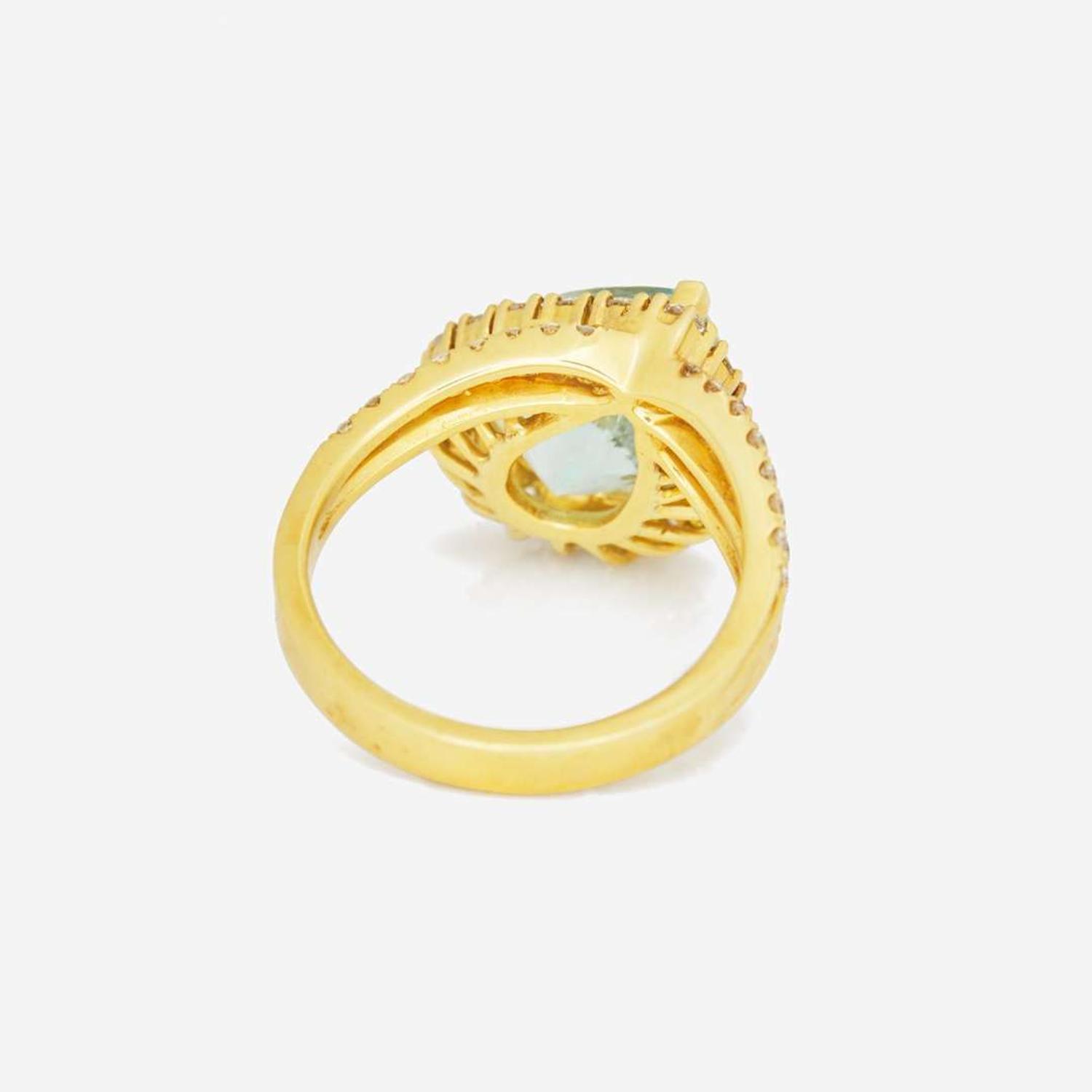 An 18K Yellow Gold, Aquamarine, and Diamond Ring