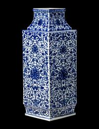 A Chinese Blue and White Porcelain Vase
