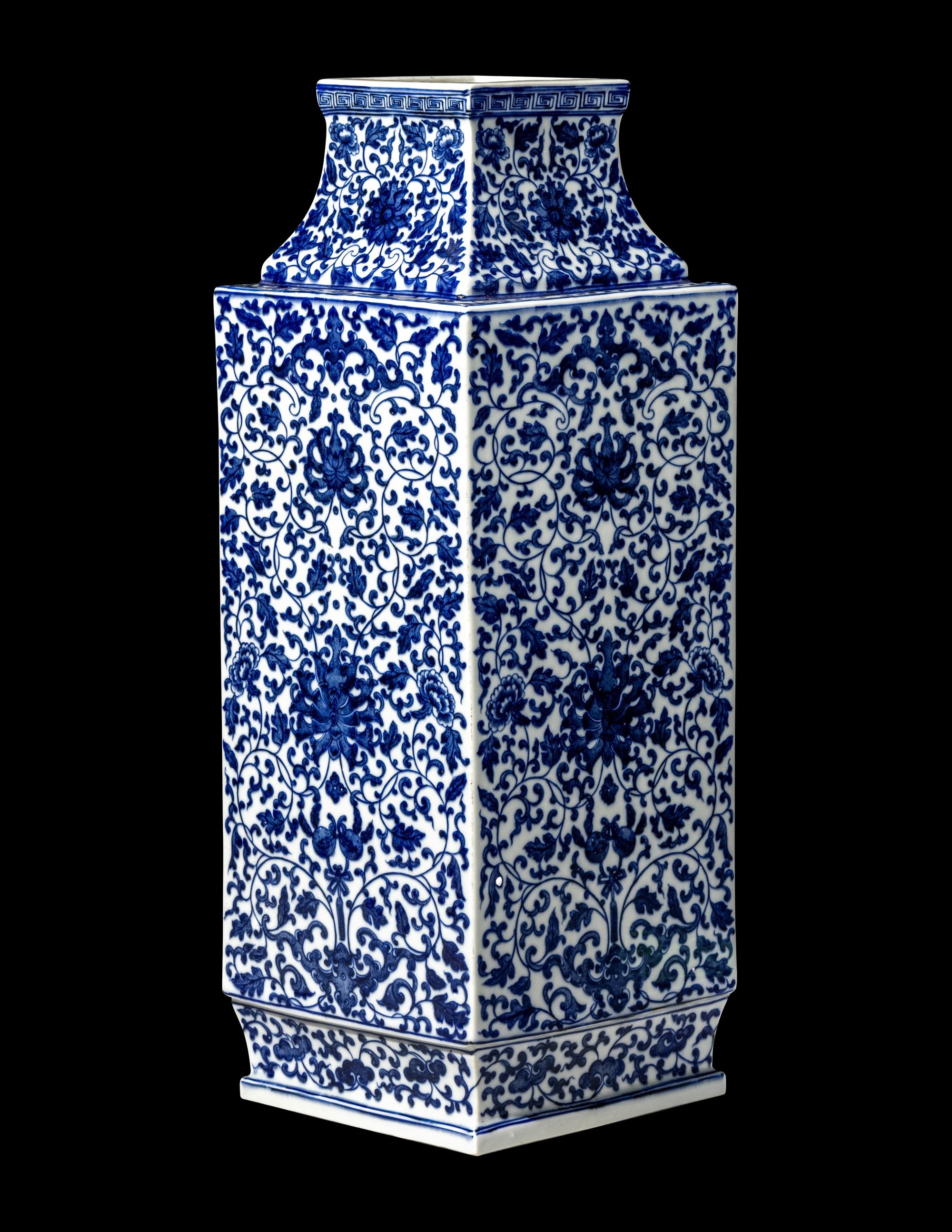 A Chinese Blue and White Porcelain Vase